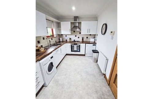 Forres Apartment | Beautiful apartment for 4 people with WIFI, TV, balcony and parking