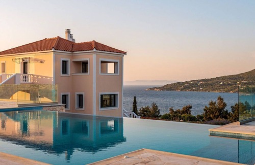 Samos Apartment | Beautiful apartment for 4 guests with pool, WIFI, A/C, TV, balcony, panoramic view and parking