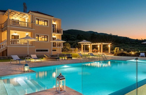 Samos Apartment | Beautiful apartment for 4 guests with pool, WIFI, A/C, TV, balcony, panoramic view and parking