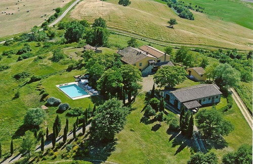 Il Poggio Apartment | Beautiful apartment for 4 guests with pool, WIFI, TV, pets allowed, panoramic view and parking