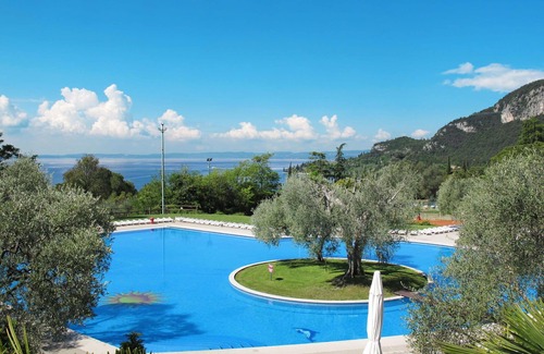 Corno Apartment | Beautiful apartment for 5 guests with WIFI, pool, TV and terrace