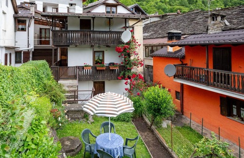 Calasca-Castiglione Apartment | Beautiful apartment for 5 people with WIFI, TV, pets allowed and parking