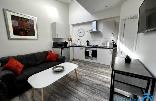 Olton House | Beautiful Apartment for solo and couple travellers
