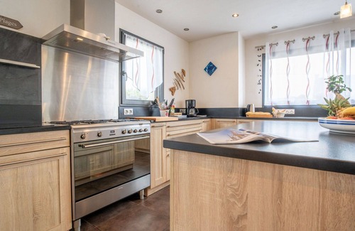 Brignogan-Plage Apartment | Beautiful apartment for 4 people with WIFI, TV, patio and parking