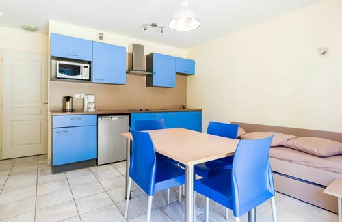 Chaveignes Apartment | Beautiful apartment for 6 guests with WIFI, pool, TV, terrace, pets allowed and parking