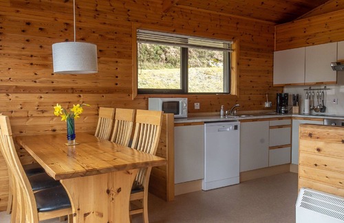 East Lewiston House | Beautiful apartment in villa for 6 guests with WIFI, TV, patio, panoramic view and parking