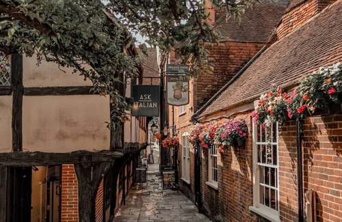 Winchester Apartment | Beautiful apartment in the heart of dreamy town of Winchester