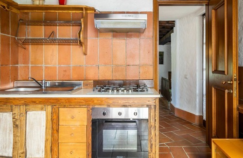 Leggiuno House | Beautiful apartment in villa for 6 people with TV, terrace, pets allowed and parking
