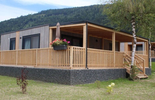 Ossiach House | Beautiful apartment in villa for 4 guests with WIFI, TV, terrace and parking