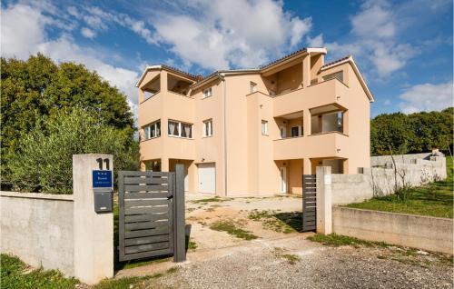 Rebici Apartment | Beautiful Apartment In Beloci With Wifi