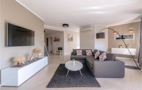 Rebici Apartment | Beautiful Apartment In Beloci With Wifi