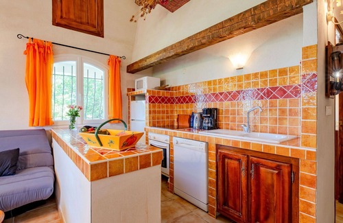 Bauduen Villa | Beautiful apartment in villa with WIFI, TV, balcony, pets allowed, panoramic view and parking
