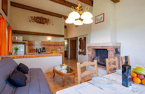 Bauduen Villa | Beautiful apartment in villa with WIFI, TV, balcony, pets allowed, panoramic view and parking