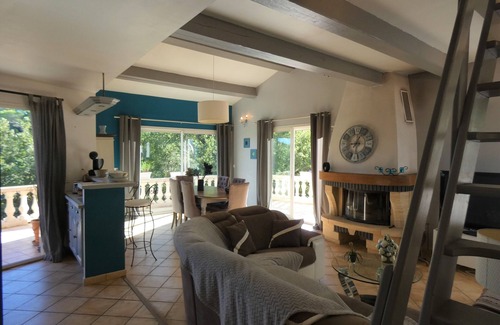 Rocbaron Apartment | Beautiful apartment in quiet villa with swimming pool