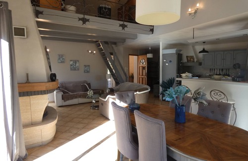 Rocbaron Apartment | Beautiful apartment in quiet villa with swimming pool
