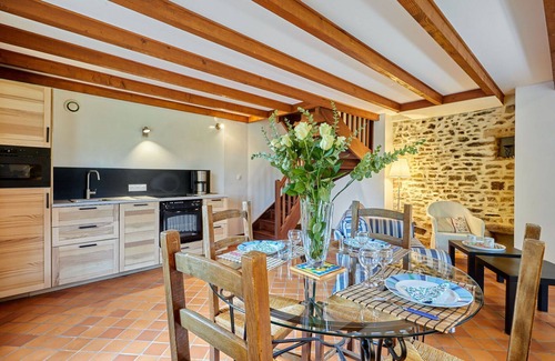 Savigny House | Beautiful apartment in villa for 3 people with WIFI, TV, patio, pets allowed and parking