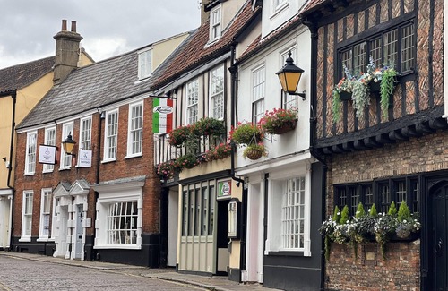 Norwich Apartment | Beautiful apartment in the Cathedral grounds