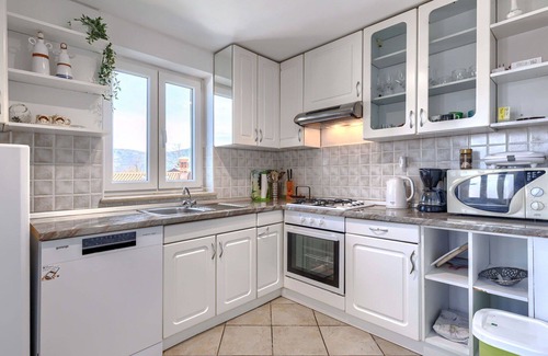 Krsan Villa | Beautiful apartment in villa for 6 guests with pool, A/C, WIFI, TV, patio, pets allowed and park.