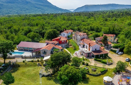 Krsan Villa | Beautiful apartment in villa for 6 guests with pool, A/C, WIFI, TV, patio, pets allowed and park.