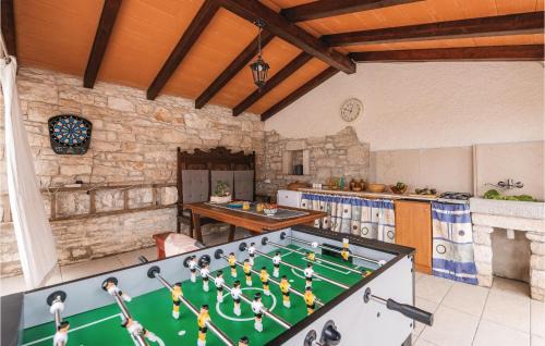 Hrboki Apartment | Beautiful Apartment In Hrboki With Wifi