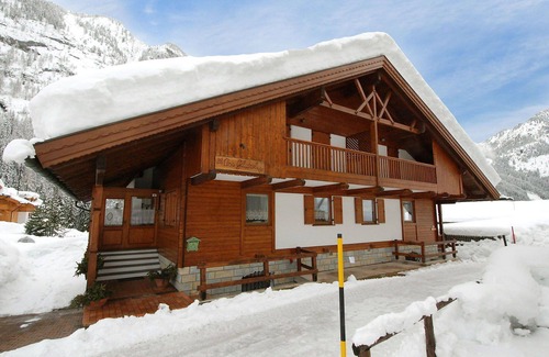 Penia House | Beautiful apartment in villa for 3 guests with WIFI, TV, pets allowed and parking