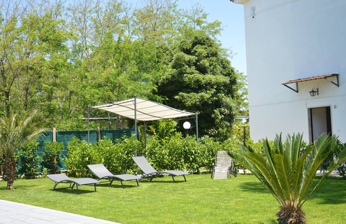Paestum Apartment | Beautiful apartment in residence 200m from the sea surrounded by greenery