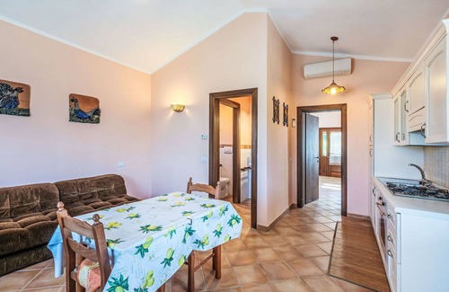 Lidarno Villa | Beautiful apartment in villa for 4 guests with A/C, pool, WIFI, TV, patio, pets allowed and park.
