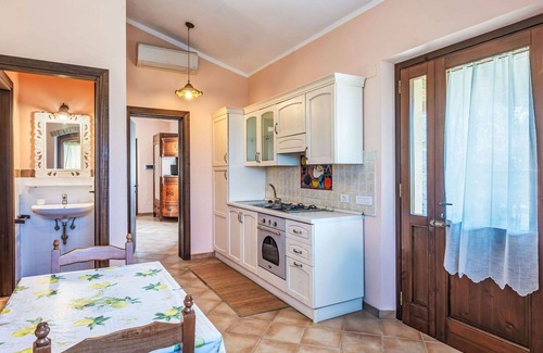 Lidarno Villa | Beautiful apartment in villa for 4 guests with A/C, pool, WIFI, TV, patio, pets allowed and park.