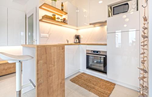 Izola Apartment | Beautiful Apartment In Izola With Wifi