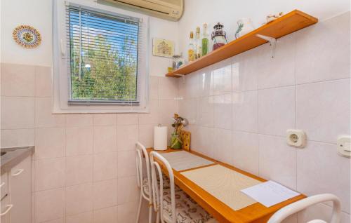 Milohnici Apartment | Beautiful Apartment In Linardici