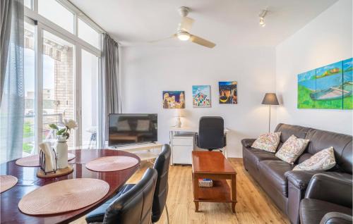 El Molinillo Apartment | Beautiful Apartment In Málaga With Wifi