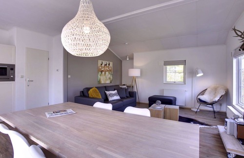 Municipality of Dalfsen House | Beautiful apartment in villa for 4 guests with pool, WIFI, TV, terrace and parking