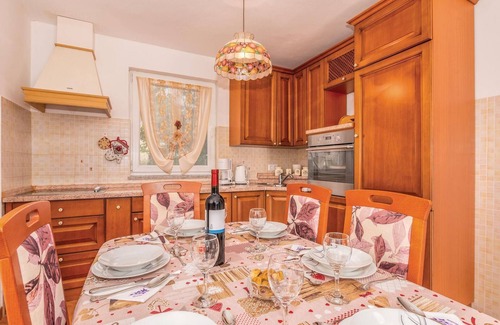 Polje Apartment | Beautiful apartment in Polje with WiFi