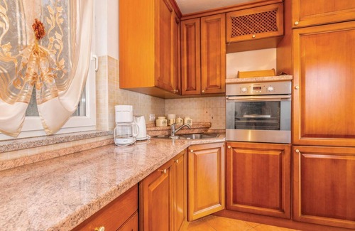 Polje Apartment | Beautiful apartment in Polje with WiFi