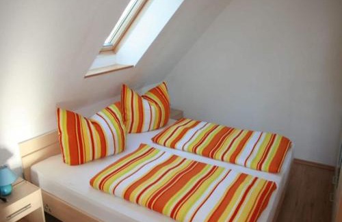 Blowatz Apartment | Beautiful Apartment in Robertsdorf with Garden