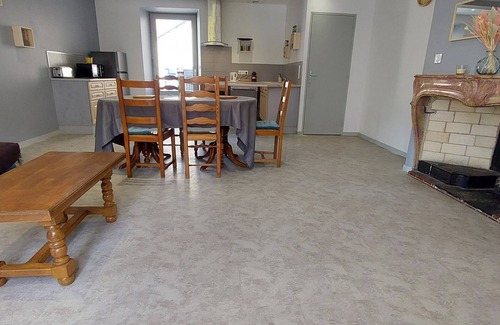 Pesmes Apartment | Beautiful apartment in the heart of the village