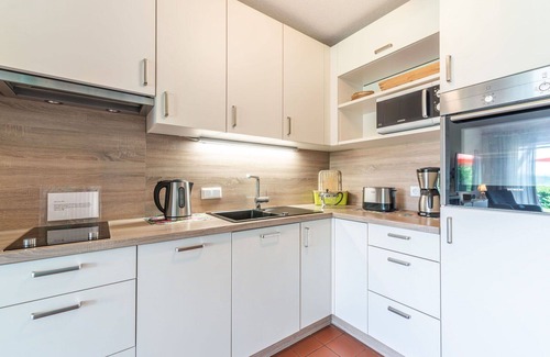 Zandt House | Beautiful apartment in villa for 6 guests with WIFI, TV, terrace, pets allowed and parking