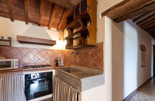Poggi del Sasso Villa | Beautiful apartment in villa for 5 guests with pool, A/C, WIFI, TV, patio, pets allowed and park.