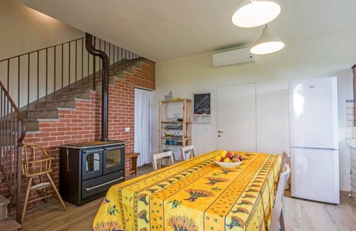 Fucecchio Villa | Beautiful apartment in villa for 2 people with A/C, pool, WIFI and pets allowed