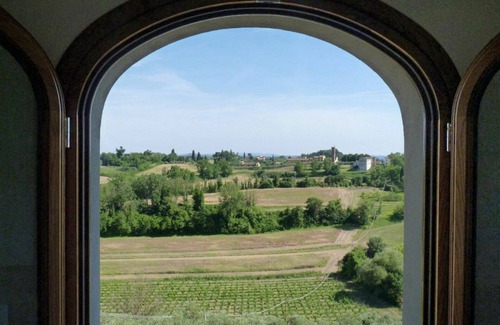 Fucecchio Villa | Beautiful apartment in villa for 2 people with A/C, pool, WIFI and pets allowed