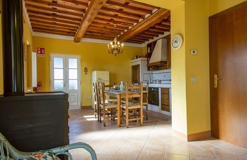 Fucecchio Apartment | Beautiful apartment for 4 guests with A/C, WIFI, pool, balcony, pets allowed and parking
