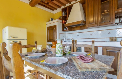 Fucecchio Apartment | Beautiful apartment for 4 guests with A/C, WIFI, pool, balcony, pets allowed and parking