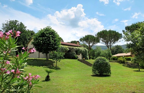 Montorsaio House | Beautiful apartment in villa for 4 people with WIFI, pool, TV, patio, pets allowed and parking