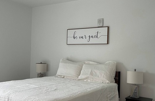 Wyandotte Apartment | Beautiful apartment located at the center of Wyandotte. Stay at the W Lofts!