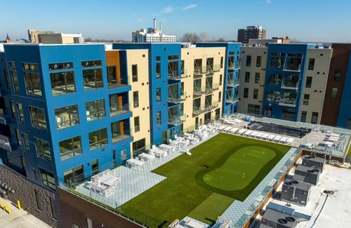 Wyandotte Apartment | Beautiful apartment located at the center of Wyandotte. Stay at the W Lofts!