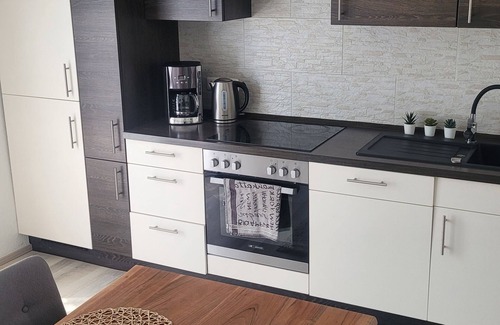 Zorbig Apartment | Beautiful apartment, on the first floor of my own home, with garden access and pool