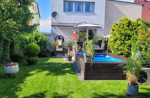 Zorbig Apartment | Beautiful apartment, on the first floor of my own home, with garden access and pool