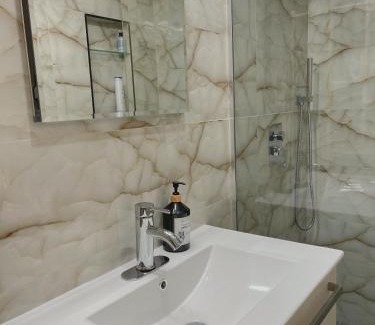 Bushwick Apartment | Beautiful Apartment shared with the Host in the Heart of Bushwick
