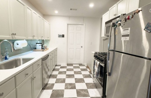 Virginia Highland Apartment | Beautiful Apartment Steps from Piedmont Park & Beltline