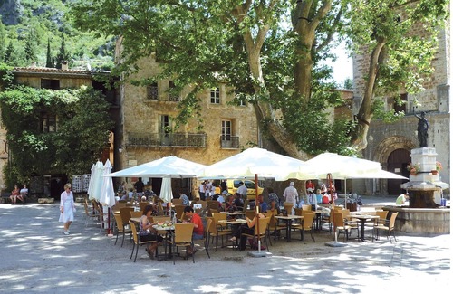 Pezenas Apartment | Beautiful apartment T3, private parking "Au logis de Pézenas".